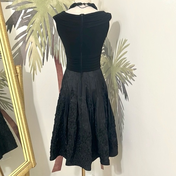 VTG Cach’e,Instantly Slimming,Ribbon Tapestry Adorned,Cinched-Waist Dress,Size 4 - Picture 9 of 13